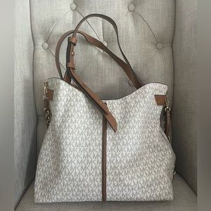 ✨ AUTHENTIC Michael Kors Shoulder Bag ✨
